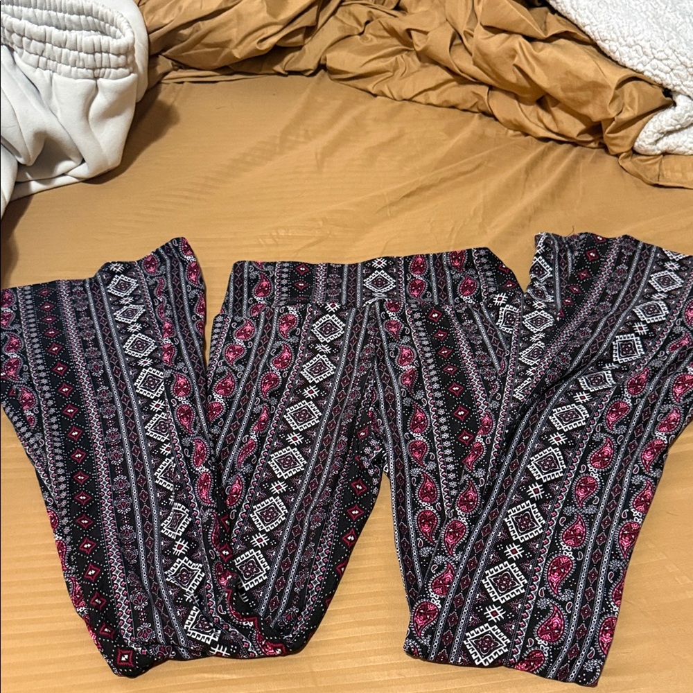 Stylish Patterned yoga pants - Picture 2 of 3